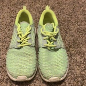 Nike Roshe - Size 8